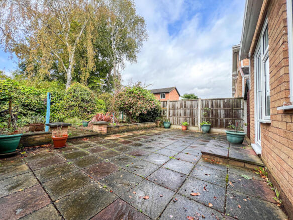 8 Wincanton Close - Garden