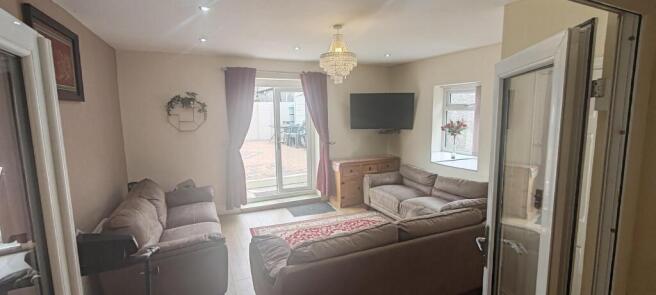 3 bed Semi-Detached for sale Image 9