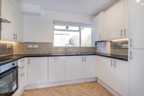 5, Brecon House, Granville Road, London SW18 5TA