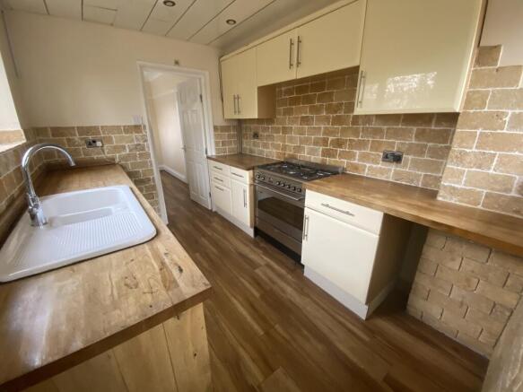 3 bed Semi-Detached to rent Image 4