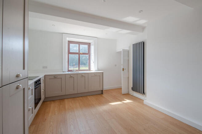 3 bed Terraced to rent Image 6