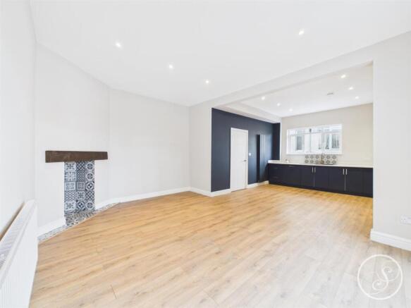 4 bed Semi-Detached for sale Image 7