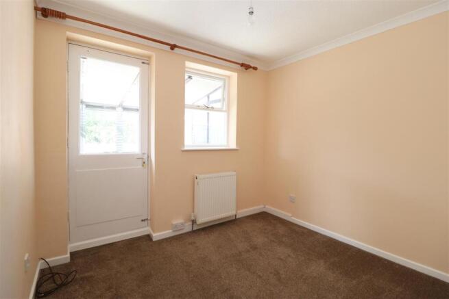 2 bed Semi-Detached Bungalow for sale Image 10
