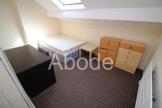 6 bed House to rent Image 5