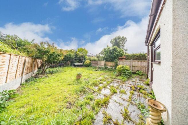 7 Stapleton Avenue garden.jpg