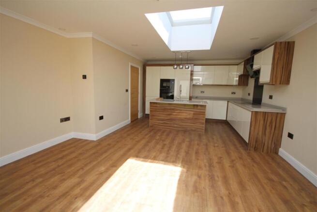Lounge/Dining Area