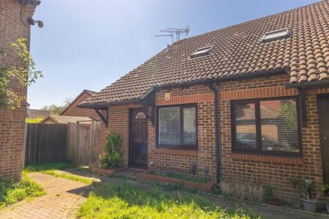 Cobb Close, Datchet, SL3