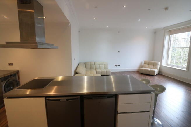2 bed Apartment to rent Image 5