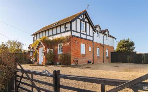 GORGEOUS DETACHED HOME - Whitehouse Road, Porchfield