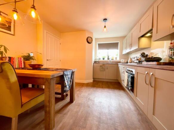 3 bed Semi-Detached for sale Image 8