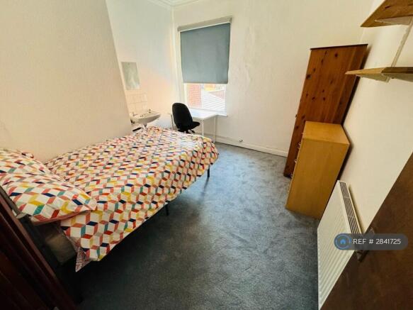 6 bed Terraced to rent in leeds