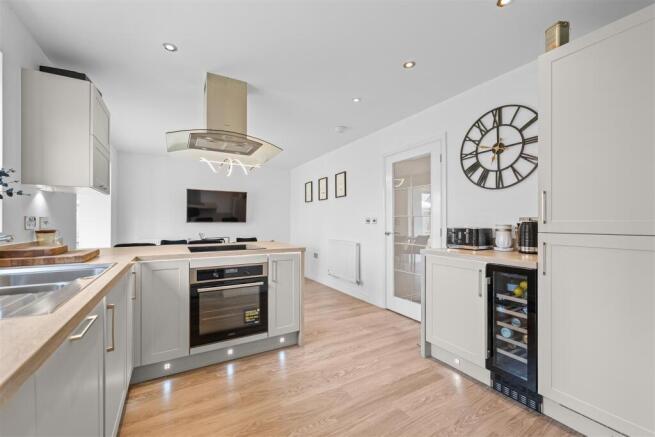 Orpington Way, Bilsthorpe, Newark photo 2