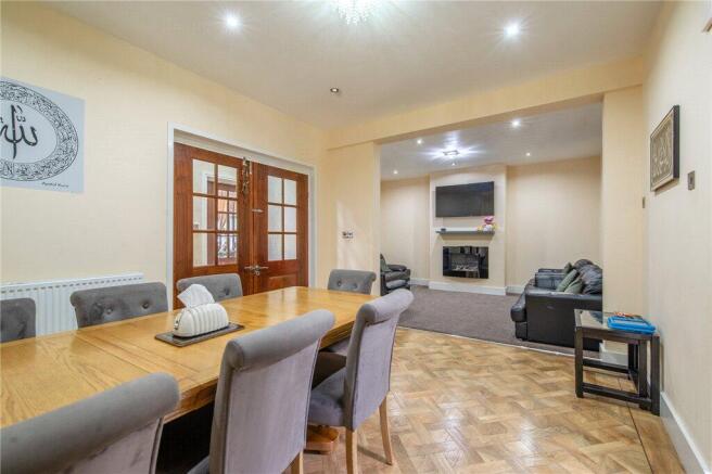 6 bed Semi-Detached for sale Image 4