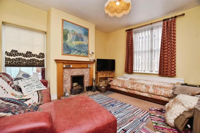 5 bed Semi-Detached for sale Image 9
