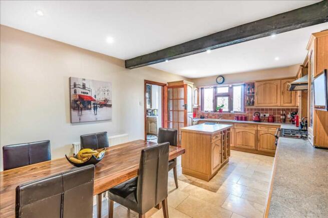 KITCHEN/DINING ROOM