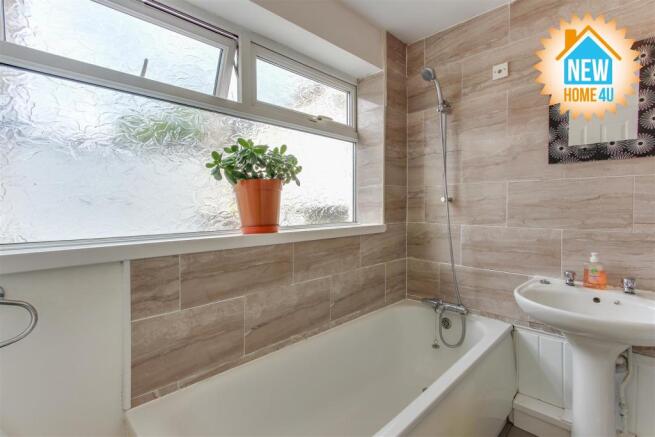 FAMILY BATHROOM: