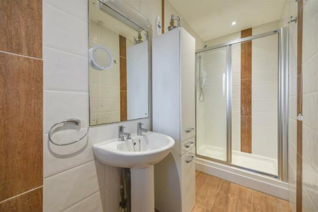 EN SUITE/SHOWER ROOM