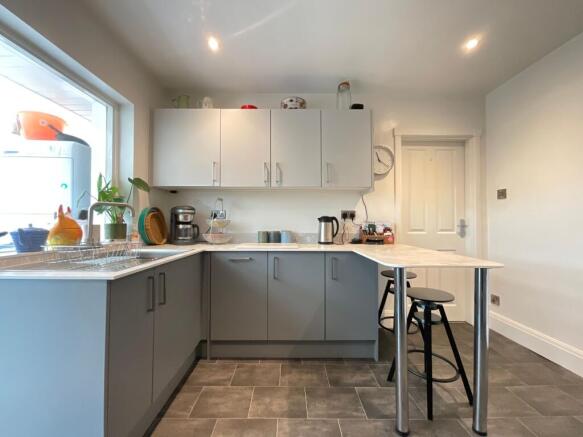 3 bed Flat for sale Image 8