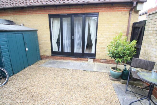 rear garden b.JPG