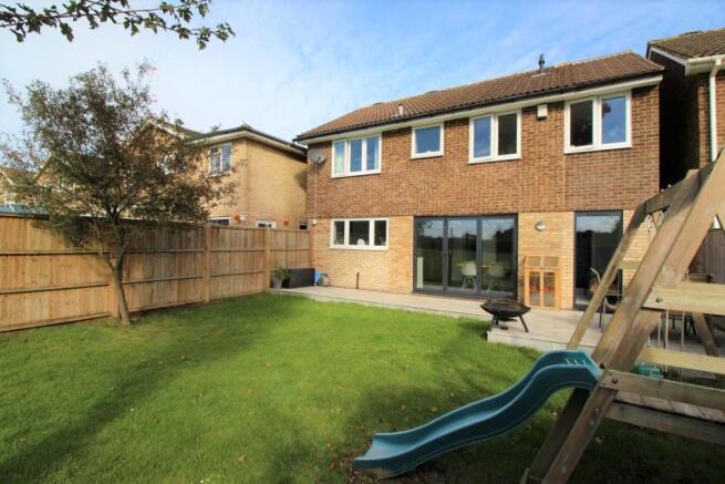 13 Briars Close (13).JPG