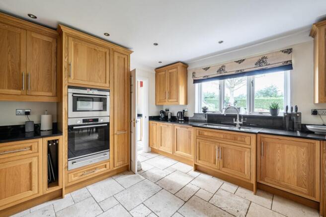 Pauls Place, Ashtead, KT21 photo 4