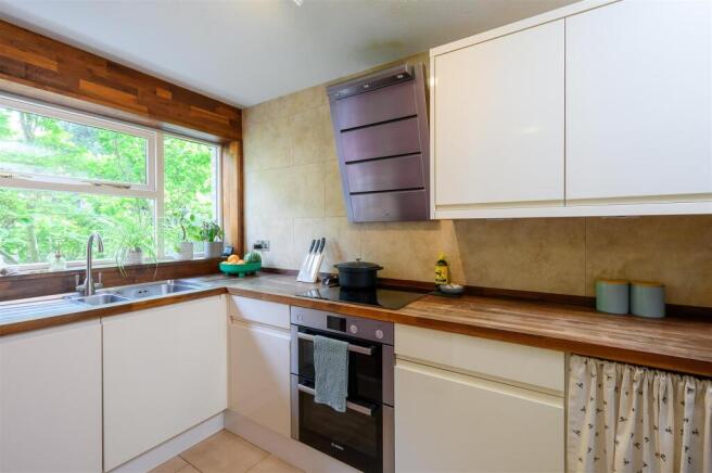 2 bed Terraced for sale Image 5