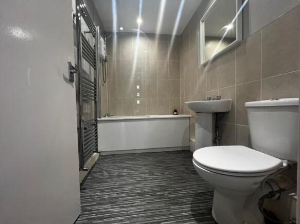 2 bed End of Terrace to rent Image 5