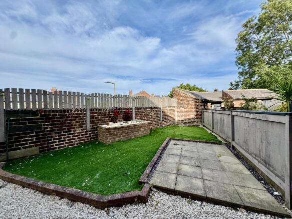 2 bed Terraced to rent Image 10