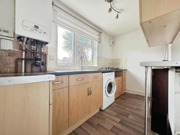 2 bed Apartment to rent Image 5