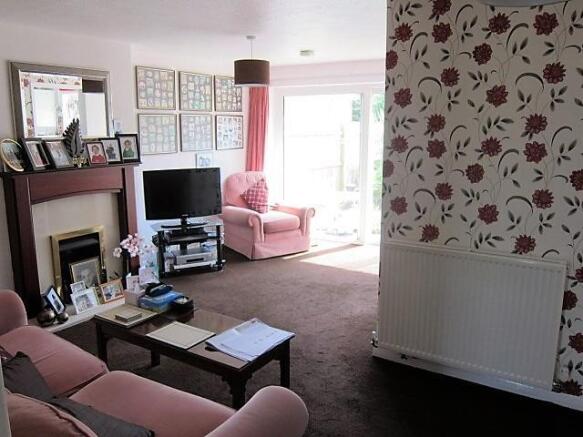 LOUNGE/DINING ROOM