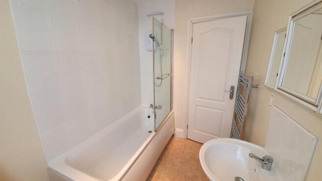 2 bed Flat to rent Image 5