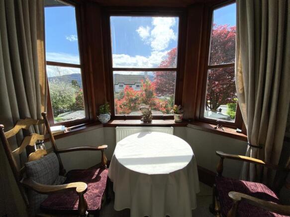 DINING R0OM WINDOW.JPG