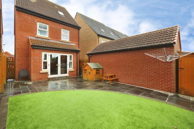 4 bed Detached for sale Image 5