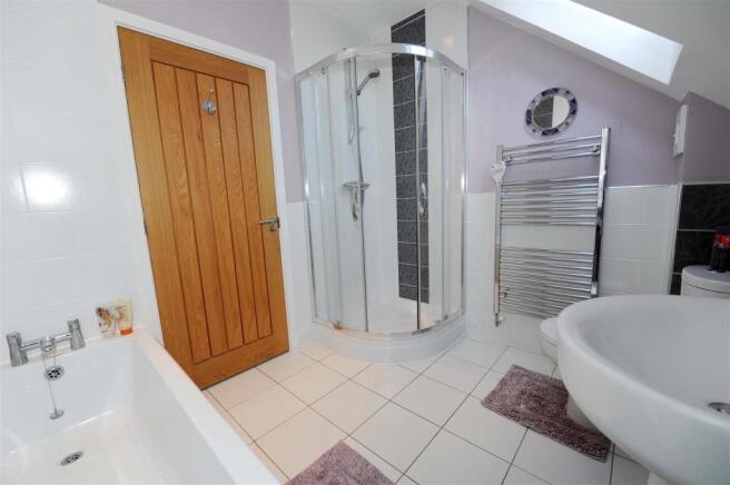'House' BATH/SHOWER ROOM