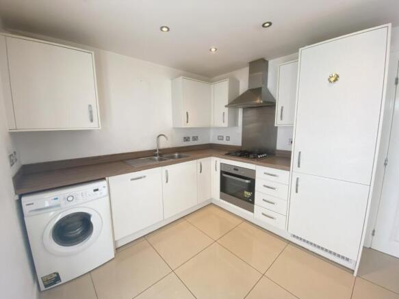 3 bed Semi-Detached to rent Image 5
