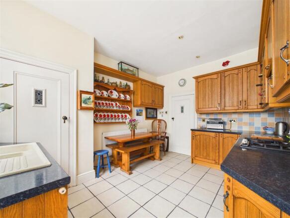 4 bed Detached for sale Image 7