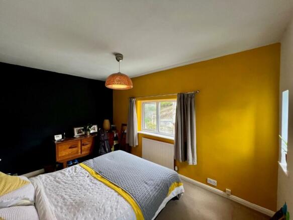 4 Kingsdown - Master Bedroom..jpg