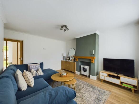 lounge 1.jpg