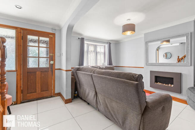 DANIEL THOMAS | Amesbury, Waltham Abbey, EN9 3LH photo 4