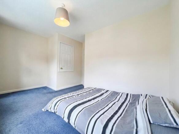 3 bed Semi-Detached to rent Image 8
