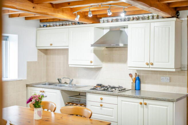 4 bed Detached for sale Image 12