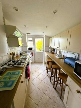 KITCHEN/BREAKFAST ROOM