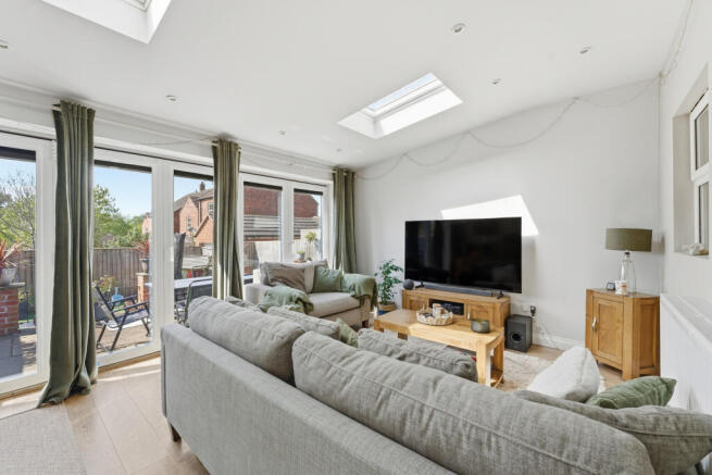 3 bed Semi-Detached for sale Image 10
