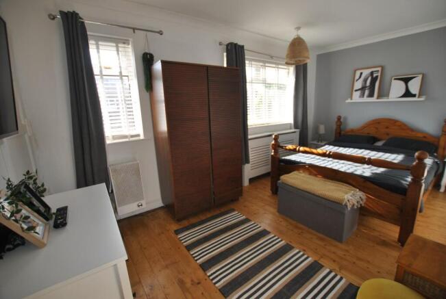 MAIN BEDROOM