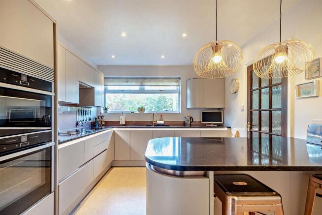 8708633-interior01-800.jpg