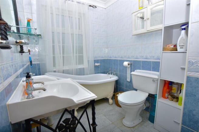 Bathroom.jpg
