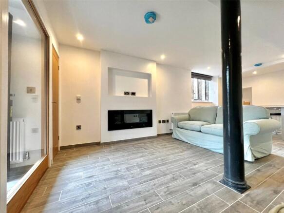 2 bed Flat to rent Image 9