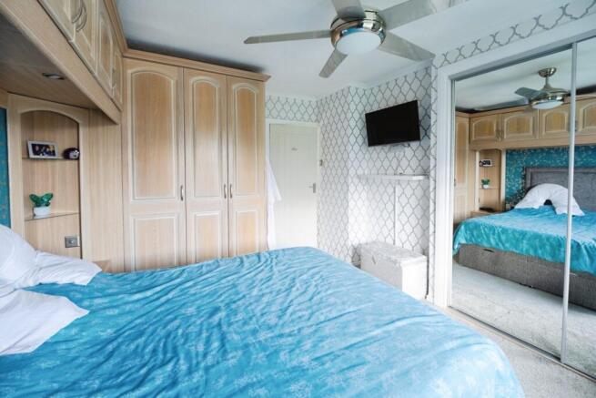 3 bed Terraced for sale Image 12