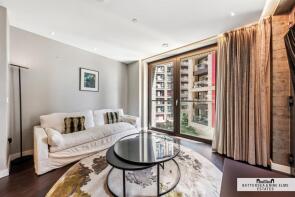 14, Glacier House, Charles Clowes Walk, London SW11 7AJ
