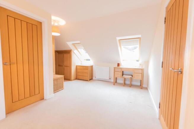 Master Bedroom (2)